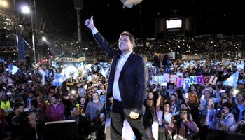 Massa se lanzó a la Presidencia con críticas a sus rivales y al Gobierno