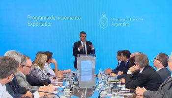 Massa anunció un dólar agro de $ 300: rige por 45 días para la soja y hasta agosto para las economías regionales