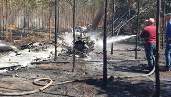 Duas pessoas morrem após avião cair e pegar fogo em plantação no MT