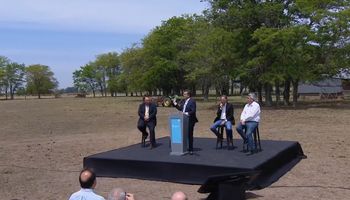 Massa quiere un millón más de hectáreas sembradas y convocó al campo a trabajar juntos ante la sequía