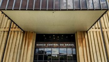 Mercado financeiro reduz previsão de inflação para 4,8% em 2025