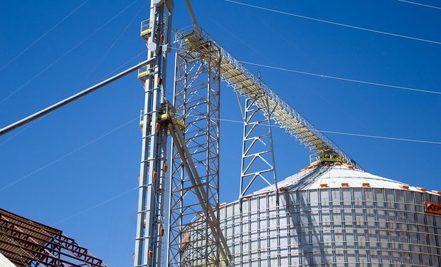 Insólito: en el mercado de insumos ya se niegan a aceptar cobros mientras crece la demanda para la gruesa