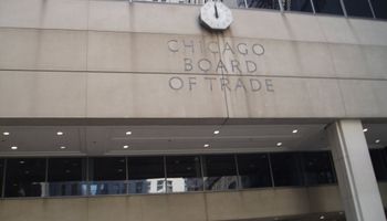 Chicago: soja y maíz bajo asedio por liquidación masiva de contratos