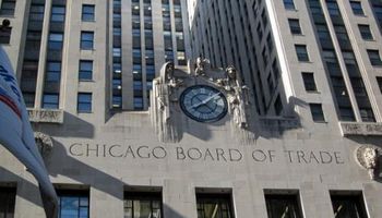 Pesa en Chicago el ingreso de la cosecha brasileña