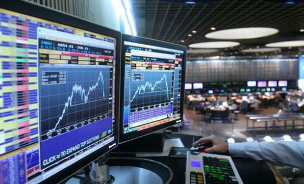 En el plano bursátil, el índice Merval volvió a retroceder por segunda rueda consecutiva, con una merma del 1,3%, para culminar a 9.374,54 unidades.