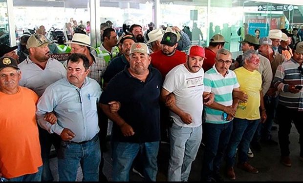 Productores mexicanos bloquearon durante 40 horas un aeropuerto: qué reclamaban