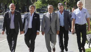 La Mesa de Enlace lanza un cese de comercialización de hacienda y granos por cuatro días