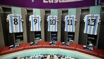Equipo de Argentina para Arabia Saudita, con Tagliafico y el Papu Gómez para el debut del Mundial 2022