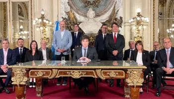 Com quais medidas Milei pretende "mudar o rumo" da economia argentina?