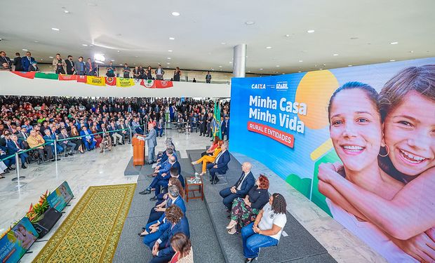 Governo anuncia construção de 112 mil casas para área rural e movimentos 