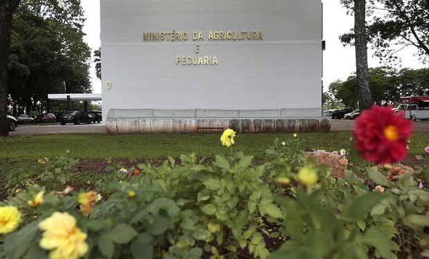 PT barra nome indicado por Fávaro para cargo no Ministério da Agricultura e Pecuária