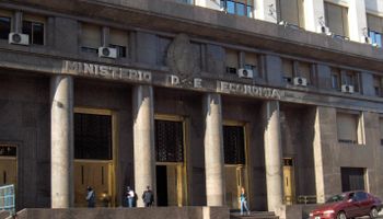 El nuevo equipo económico busca fortalecer reservas sin desdoblar 