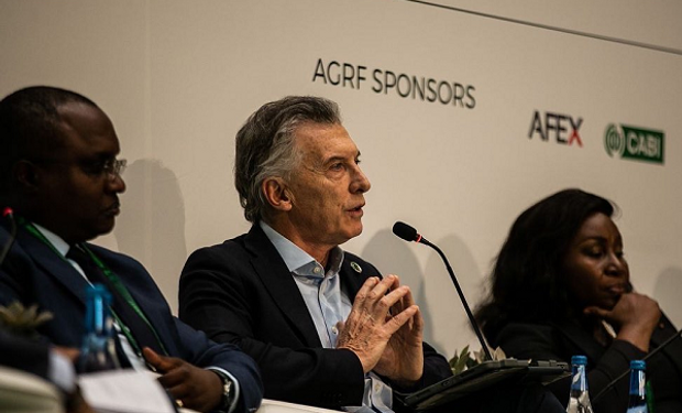 Macri habló sobre el futuro del agro en Ruanda y se encontró con un legendario delantero marfileño