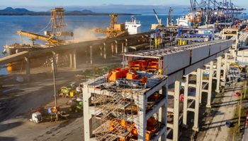 Com 52,5% de mega-obra concluída, Porto de Paranaguá avança para "salto" ferroviário