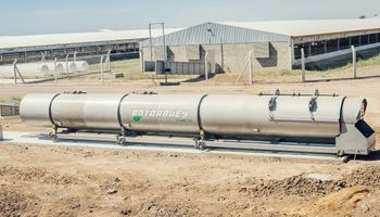 "Falta dar el paso cultural": la máquina que permite aprovechar lo que antes se desechaba y era un problema en el campo