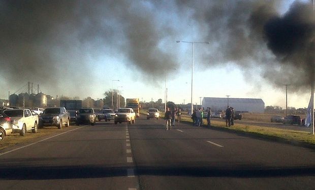 En Bragado, productores cortaron la ruta nacional 5 durante una hora y anticiparon más acciones para el viernes 17. Foto: Agro bonaerense