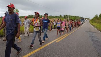 MST desocupa as três fazendas da Suzano no sul da Bahia