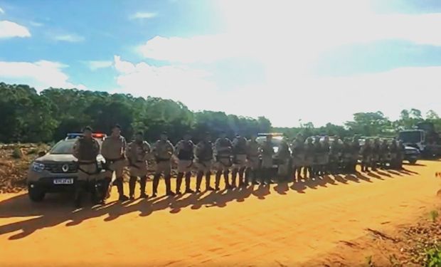 A saída das propriedades ocorreu apenas após decisão da Justiça por reintegração de posse. (foto - captura)