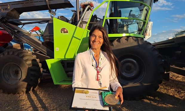 Amante del agro y la innovación: la mujer detrás de la "cosechadora que no cosecha", que ganó el oro de Expoagro 2024