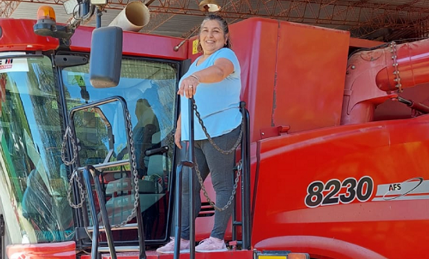 Mujer rural: Ana Peralta, la todo terreno que hace 30 años rompe prejuicios con su trabajo en el campo