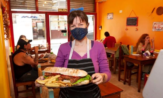 Parrilla vegana: un bodegón que imita el sabor de la carne y ofrece desde matambrito a la pizza hasta choripán