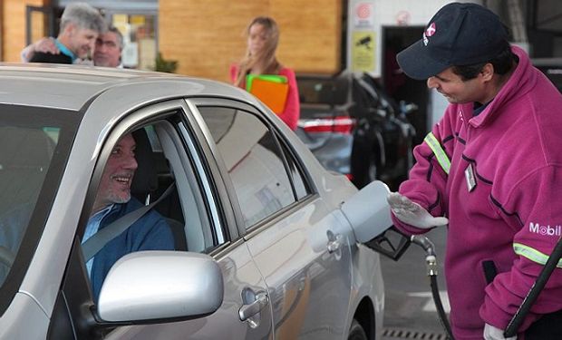 Nafta premium bajó 0,9%; la versión Súper un 0,8%; el Euro Diesel 2,27% y el diesel común 3,20%.