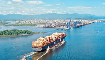 Porto de Santos recebe o maior navio porta-contêineres de sua história