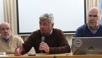Iraeta escuchó a los productores inundados de 9 de Julio y ante el reclamo del río Salado dijo que es complejo: “Es un tema de plata”