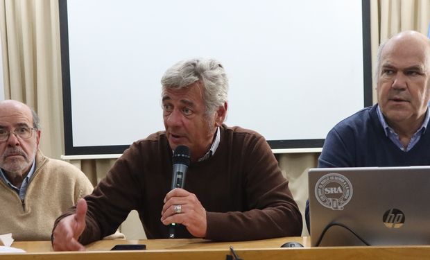 Iraeta escuchó a los productores inundados de 9 de Julio y ante el reclamo del río Salado dijo que es complejo: “Es un tema de plata”
