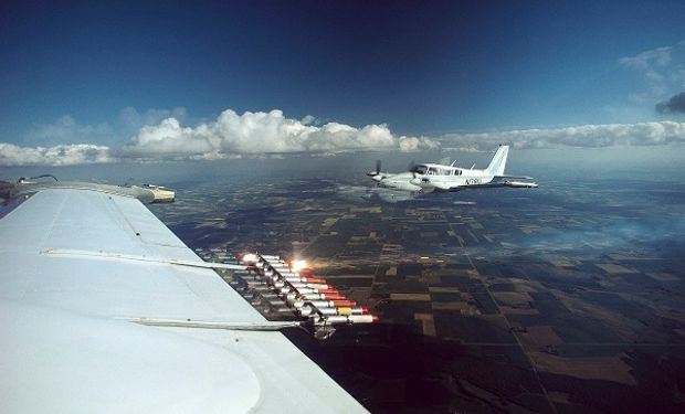 Siembra de nubes: cómo funciona y cuánto cuesta el sistema que evalúa Uruguay para atenuar el impacto de la sequía extrema