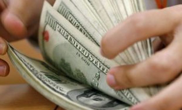 Por presión de turistas, el blue alcanzó nuevo récord de $ 10,47 y el oficial trepó cuatro centavos a $ 6,60