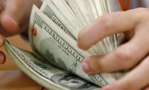 El dólar blue cede a $ 11,65 y el oficial cotiza a $ 7,88