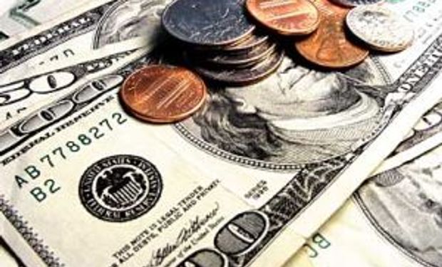 El dolar oficial cotizó estable, mientras que el blue bajó