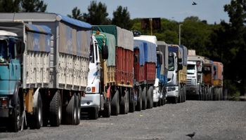 Conflicto aceitero: ya ingresaron casi 6000 camiones tras la conciliación obligatoria