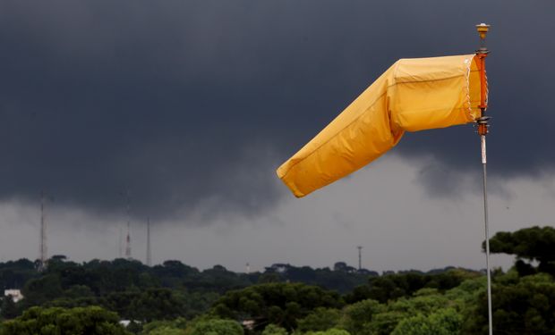 Frente fria avança e chuvas se intensificam na faixa central do Brasil