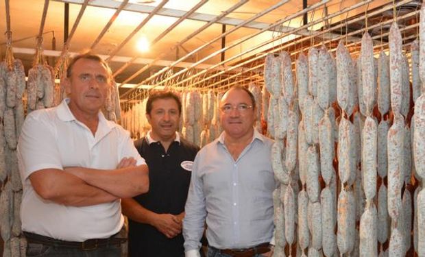 Manjar cordobés. Gustavo Angeletti, Sergio Musuarana y Larry Bartoloni. “Es imposible industrializar un producto genuino”, dicen.