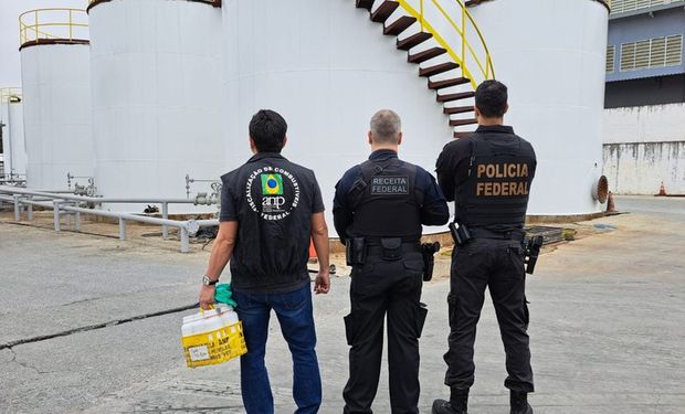 Operação da PF fiscaliza empresas do setor sucroalcooleiro por suspeita de uso de metanol