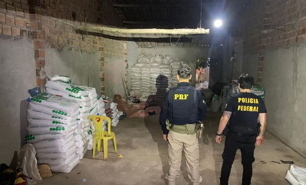 Operação tem a participação de 31 policiais federais e 36 policiais rodoviários federais. (Foto: Polícia Federal)