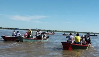 Piquete en el río: qué reclaman los pescadores que cortaron el paso por el Paraná