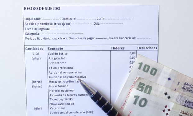 Determinadas zonas o ámbitos laborales, el Ministerio de Trabajo podrá fijar la posibilidad del pago en Efectivo o con cheque.