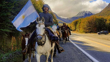"Era el sueño de mi vida": recorrió 9.000 kilómetros a caballo y llega este domingo a Palermo