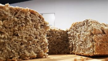 Elaboran un pan con desechos: la receta de un alimento supernutritivo 