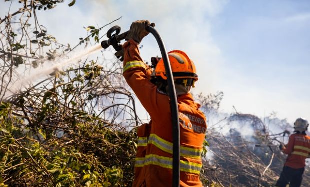 Massa de ar seco gigante cobre o Brasil com termômetros perto de 40º graus