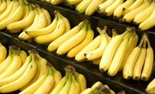 Con más de 12 kilos por habitante por año, la banana es la fruta más consumida por los argentinos, lo que demanda un gran número de importaciones.