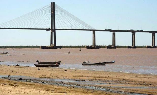 Se agudiza la bajante del río Paraná y piden no derrochar agua potable 