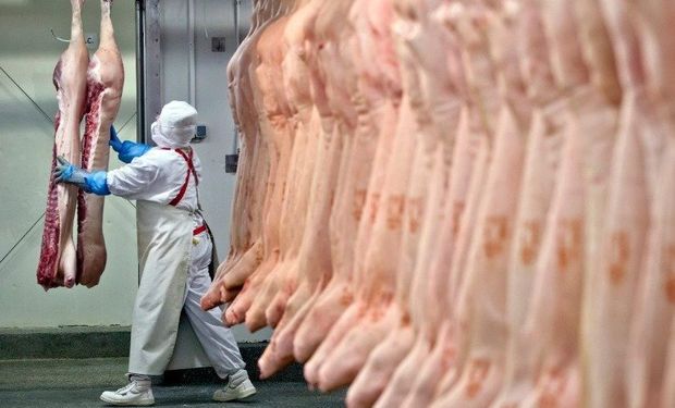 Trabajadores de la carne acordaron un aumento salarial del 45 % 