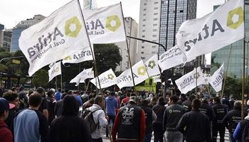 Dictan conciliación obligatoria para los trabajadores lácteos por el conflicto salarial 