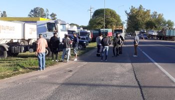 Violencia en un corte de camiones: transportistas terminaron a los golpes tras desobedecer el paro