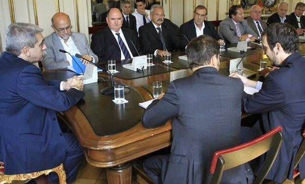 Aníbal Fernández y Kicillof se reunieron ayer con empresarios del transporte en la Casa Rosada. Foto: DyN