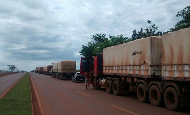 Esta semana camioneros brasileños comenzaron a realizar –en plena cosecha de soja– bloqueos de rutas para reclamar mejores tarifas.